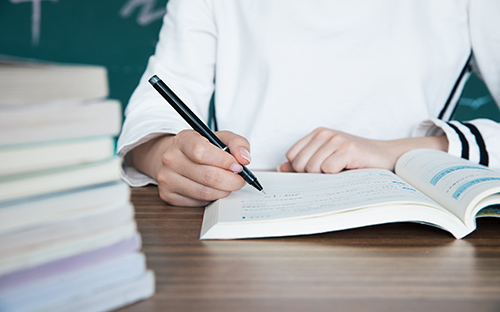 成人高考函授本科需要去學(xué)校嗎？