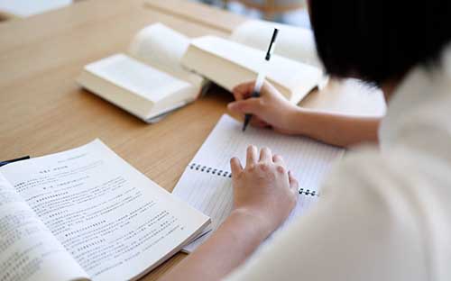 浙江成人高考要線下考試嗎？錄取分?jǐn)?shù)線是多少？