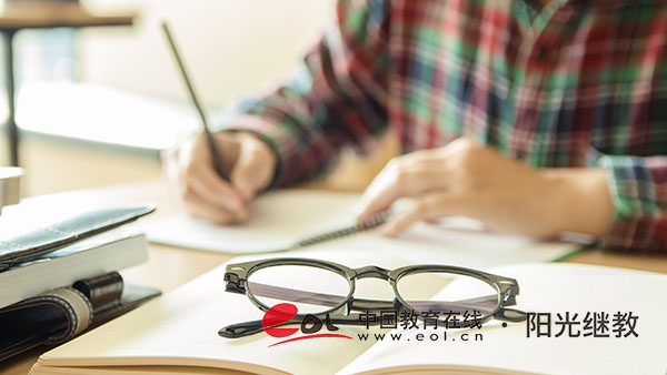成人自考報(bào)名怎么選專業(yè)？學(xué)歷認(rèn)可度高嗎？