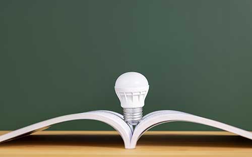 自考報名時間是固定嗎？會有哪些課程？