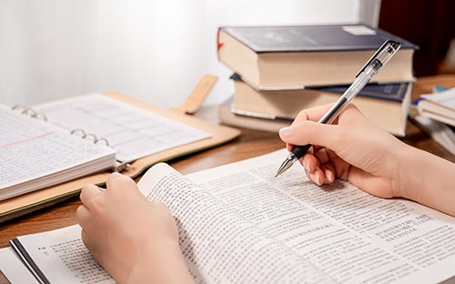 成人高考報(bào)名費(fèi)160元貴嗎？學(xué)費(fèi)一年大概多少錢？