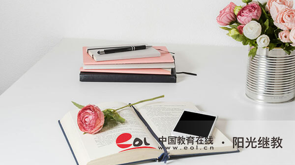 成人高考大學(xué)一年費用多少？推薦報名哪些專業(yè)？