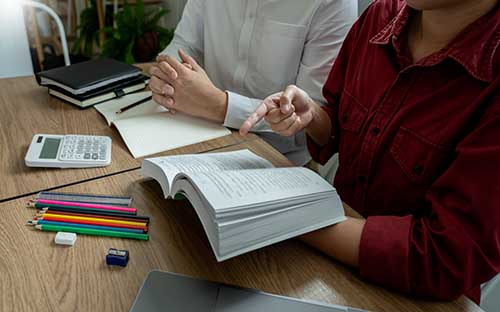 渥太華大學(xué)商學(xué)院專業(yè)有哪些？加拿大有哪些頂級(jí)商學(xué)院？