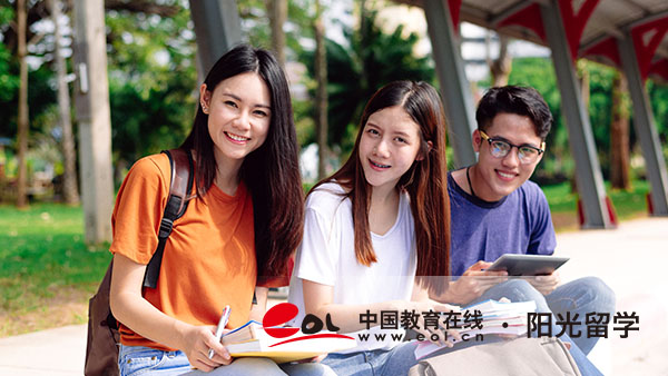 新加坡藝術(shù)策展專業(yè)本科留學(xué)費用多少錢