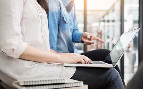 成人自考本科報(bào)考學(xué)校怎么選？選什么專業(yè)？