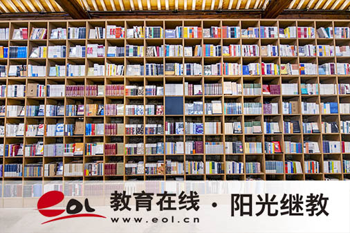 首次自考怎樣報名？如何選擇學(xué)校？